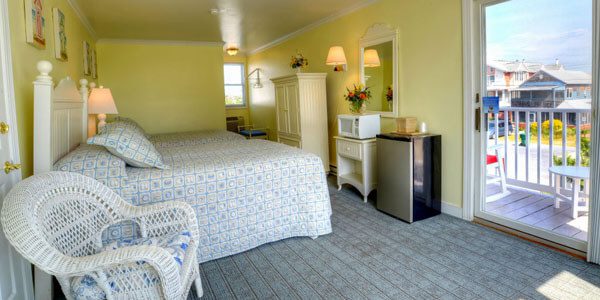 AO - Standard motel room with double beds