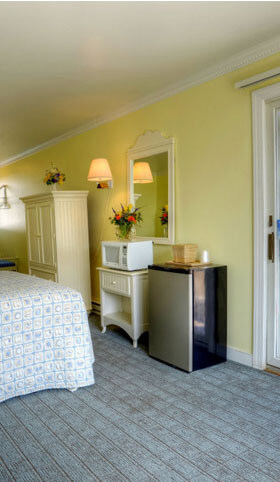 AO - Mini fridges, microwave and closet included in motel room